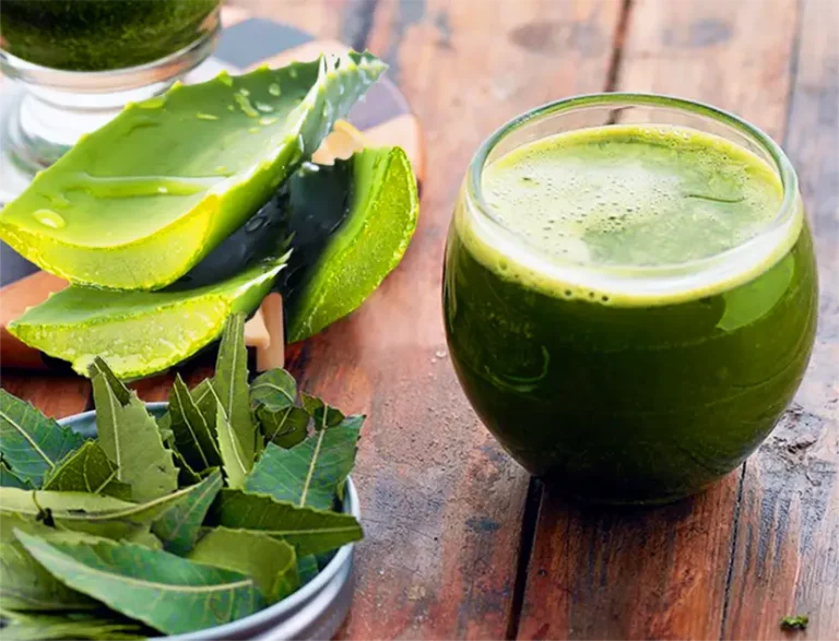 Neem and Aloe Vera Juice शरीर में Blood Sugar के लेवल को कंट्रोल करने में मदद कर सकता है